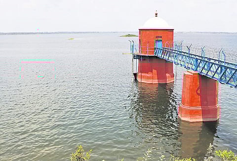 பூண்டி, சோழவரம் ஏரிகளில் இருந்து தண்ணீர் திறப்பு புழல் ஏரியின் நீர்மட்டம் கிடுகிடு உயர்வு