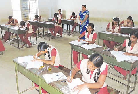 புதுக்கோட்டை மாவட்டத்தில் 23,432 மாணவ, மாணவிகள் எழுதினர்