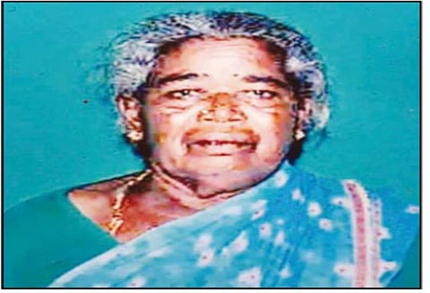 சோளிங்கர் அருகே கல்லால் தாக்கி மூதாட்டி படுகொலை