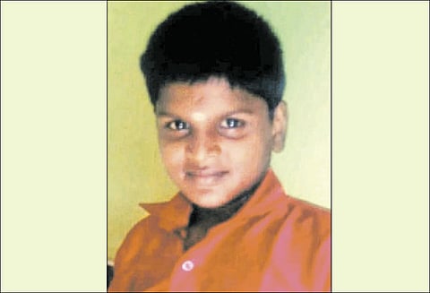 பூந்தமல்லி அருகே மின்சாரம் தாக்கி பள்ளி மாணவன் சாவு