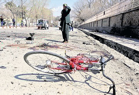 ஆப்கானிஸ்தானில் மசூதிக்கு வெளியே தற்கொலைப்படை தாக்குதல்; 29 பேர் சாவு