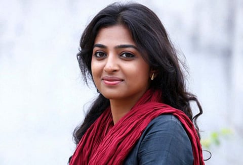 கவர்ச்சி படங்களை வெளியிட்ட ராதிகா ஆப்தே