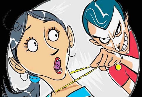 கணவருடன் மோட்டார்சைக்கிளில் சென்ற பெண் சுகாதார ஆய்வாளரிடம் 5 பவுன் நகைபறிப்பு