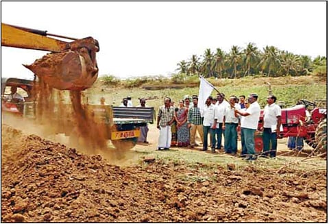 பட்டிவீரன்பட்டி அருகே 2 குளங்களில் வண்டல் மண் அள்ள அனுமதி