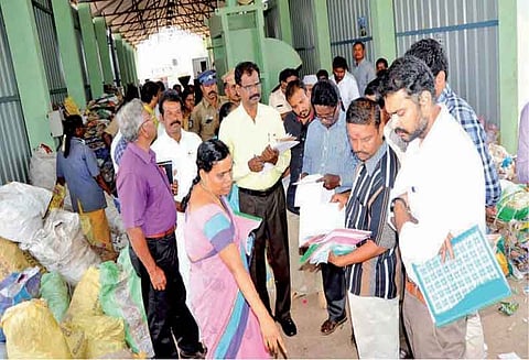 குப்பைக்கிடங்கை அகற்றக்கோரி வழக்கு: தேவகோட்டை ரஸ்தாவில் மாவட்ட நீதிபதி ஆய்வு