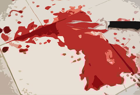 மனைவி, 3 பிள்ளைகளை கத்தியால் குத்திய லாட்டரி கடை அதிபர்