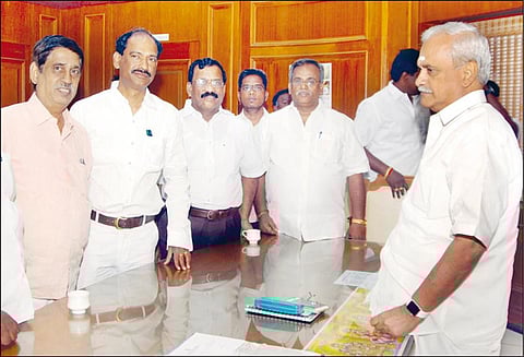 நியமன எம்.எல்.ஏ.க்கள் விவகாரத்தில் தீர்ப்பு விவரங்களை ஆய்வு செய்த பிறகுதான் முடிவு எடுக்க முடியும், சபாநாயகர் வைத்திலிங்கம் திட்டவட்டம்