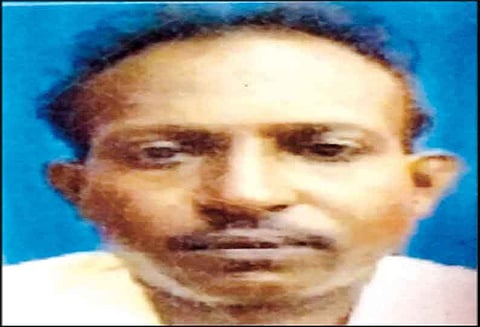 உளுந்தூர்பேட்டை அருகே பள்ளத்தில் கார் கவிழ்ந்து குறும்பட இயக்குனர் பலி