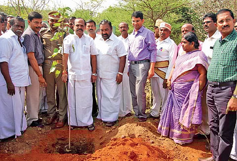 விழா நடைபெறும் மைதானத்தை அமைச்சர் கடம்பூர் ராஜூ ஆய்வு