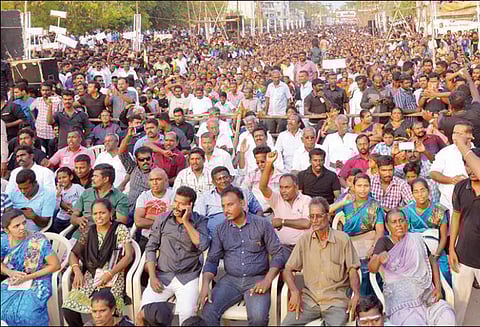 தூத்துக்குடியில் ஸ்டெர்லைட் ஆலைக்கு எதிர்ப்பு; இந்திய மாணவர் சங்கம் தர்ணா போராட்டம்