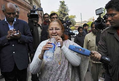 மக்களவை முடக்கத்தை முடிவுக்கு கொண்டு வர எதிர்க்கட்சிகளுடன் சபாநாயகர் ஆலோசனை