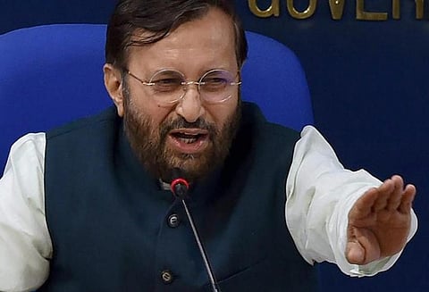 சிபிஎஸ்இ வினாத்தாள் விவகாரம்: நேற்று இரவு தூங்கவில்லை - ஜவடேகர்; ராஜினாமா செய்யுங்கள் - காங்கிரஸ்