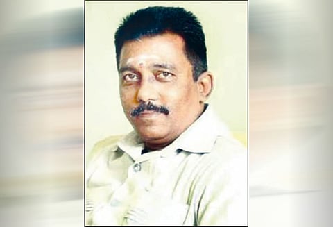 மோட்டார் சைக்கிள் மீது வேன் மோதல்: புதுச்சேரி கவர்னரின் பாதுகாப்பு அதிகாரி பலி