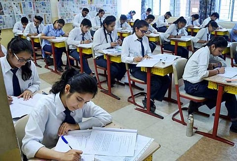 சிபிஎஸ்இ வினாத்தாள் முன்கூட்டியே வெளியான விவகாரம்: சிபிஐ விசாரணை கோரி உச்ச நீதிமன்றத்தில் மனு