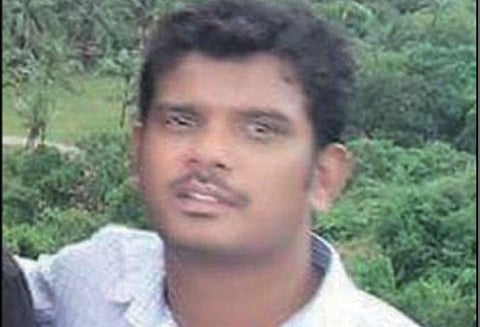 நாட்டறம்பள்ளியில் ஆசிரியர் வெட்டி கொலை 5 பேரை பிடித்து விசாரணை