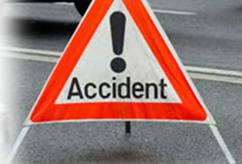 மகாராஷ்டிரா மாநிலத்தில் நடந்த வெவ்வேறு சாலை விபத்துகளில் 15 பேர் பலி