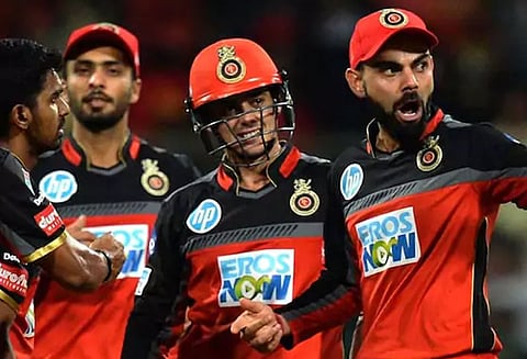 ஐ.பி.எல். கிரிக்கெட்; 14 ரன்கள் வித்தியாசத்தில் மும்பை இந்தியன்ஸ் அணியை வீழ்த்தி பெங்களூர் அணி வெற்றி