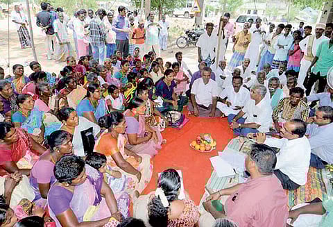 அரசின் திட்டங்களை பொதுமக்கள் பயன்படுத்திக்கொள்ள வேண்டும்