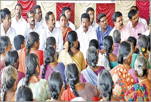 பொது இடங்களில் மரக்கன்றுகளை நட வேண்டும் கலெக்டர் பிரபாகர் வேண்டுகோள்