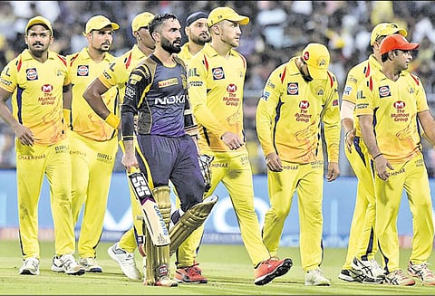 பந்து வீச்சில் முன்னேற்றம் காண வேண்டியது அவசியம் - கேப்டன் டோனி