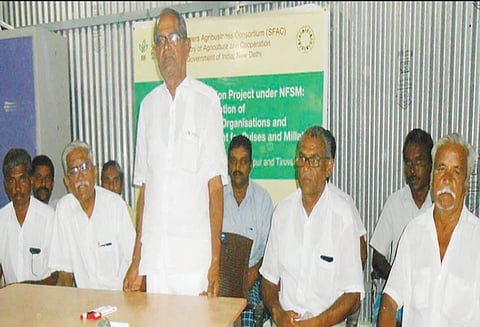 கீழ்பவானி வாய்க்காலில் கூடுதலாக தண்ணீர் திறக்கக்கோரி ஆர்ப்பாட்டம், விவசாயிகள் கூட்டத்தில் முடிவு