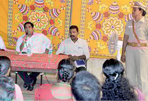 ரேஷன் பொருட்களை வாங்கி விற்பது குற்றமாகும் - போலீஸ் சூப்பிரண்டு ருபேஷ்குமார் மீனா