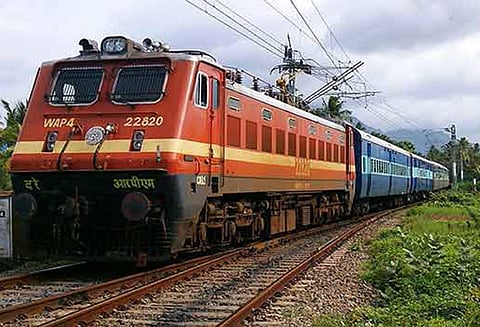 10 எக்ஸ்பிரஸ் ரெயில்கள் இன்று ரத்து தெற்கு ரெயில்வே அறிவிப்பு