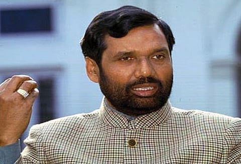 தலித்துகள் வீட்டில் உணவு சாப்பிடுவதால் தீண்டாமை ஒழியாது ராம்விலாஸ் பஸ்வான் சொல்கிறார்