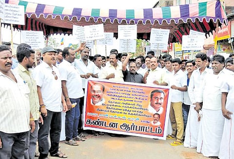 கூட்டுறவு சங்க தேர்தல் அதிகாரியை கண்டித்து பா.ம.க. கண்டன ஆர்ப்பாட்டம்