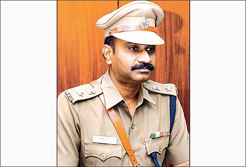 சமூக வலைதளங்களில் வதந்தி பரப்புபவர்கள் மீது கடும் நடவடிக்கை