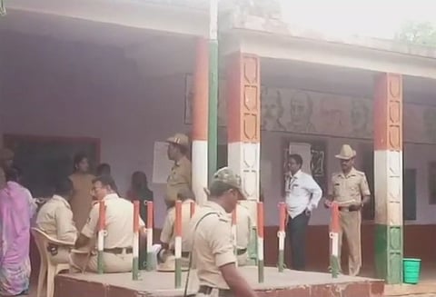 கர்நாடக சட்டமன்ற தேர்தல்: இரு வாக்குச்சாவடிகளில் மறுவாக்குப்பதிவு துவங்கியது