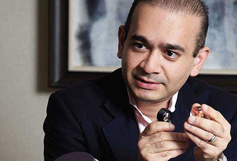 நிரவ் மோடியின் வங்கிக்கடன் மோசடி வழக்கு: சி.பி.ஐ. குற்றப்பத்திரிகையில் வங்கி அதிகாரிகளின் 4 பேர் பெயர்கள்