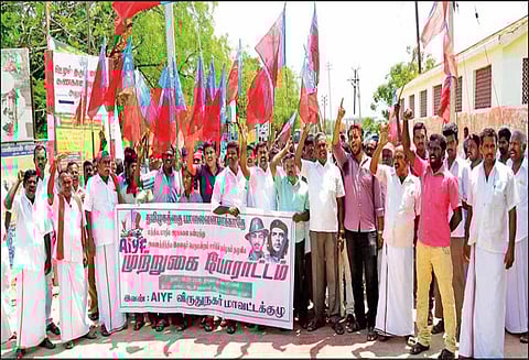 மத்திய-மாநில அரசுகளை கண்டித்து கலெக்டர் அலுவலகத்தை முற்றுகையிட்டோர் கைது