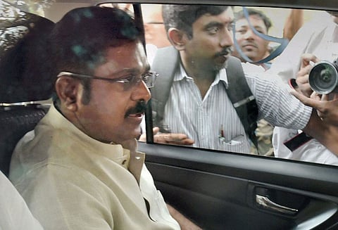 டி.டி.வி.தினகரனை வழிமறித்து ஆர்.கே.நகர் மக்கள் மீண்டும் போராட்டம்