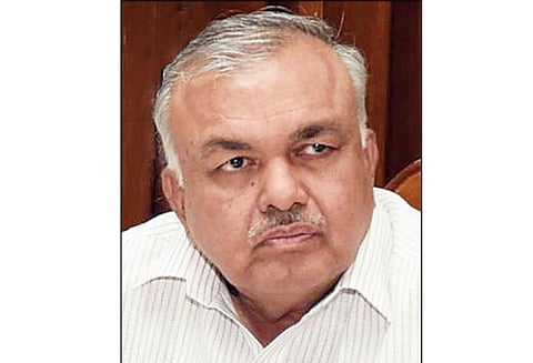 பின்வாசல் வழியாக, முதல்-மந்திரி பதவிக்கு வர எடியூரப்பா துடிக்கிறார் - மந்திரி ராமலிங்கரெட்டி