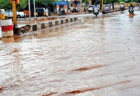 திருப்பத்தூரில் மழையால் மின்வினியோகம் பாதிப்பு, பொதுமக்கள் அவதி
