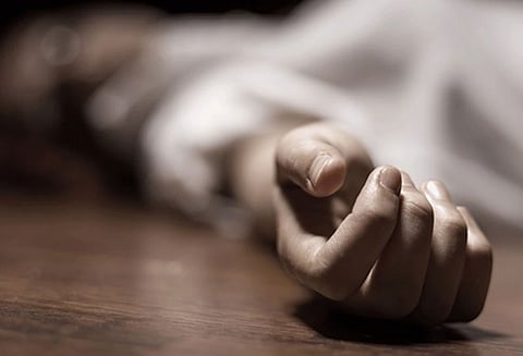 கிணற்றில் தூர் வார இறங்கியபோது கயிறு அறுந்து தொழிலாளி சாவு