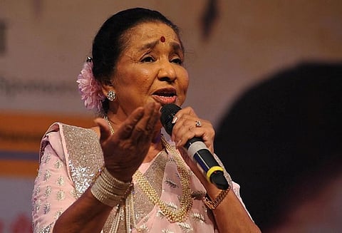 பழம்பெரும் பாடகி ஆஷா போஸ்லேவுக்கு வங்காள விபூஷண் விருது; டுவிட்டரில் மம்தா பானர்ஜி