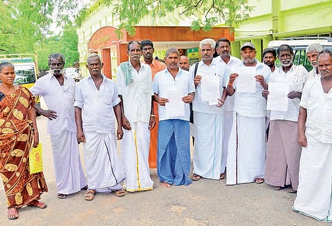 அகத்தாகுளம் கிராமத்தில் சாயப்பட்டறை அமைக்க எதிர்ப்பு