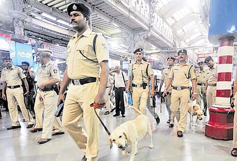 சப்-இன்ஸ்பெக்டர் மற்றும் கான்ஸ்டபிள் வேலைக்கு ரெயில்வே துறையில் 9739 பணியிடங்கள்