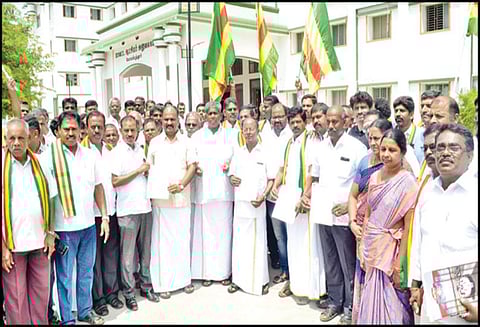 கோவை மாவட்டத்தில் குளங்கள், ஆறுகளில் கழிவுநீர் கலப்பதை தடுக்க வேண்டும்