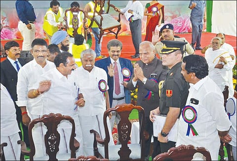 தூத்துக்குடி துப்பாக்கிசூட்டில் 9 பேர் பலி: இறந்தவர்களின் குடும்பத்துக்கு கவர்னர் இரங்கல்