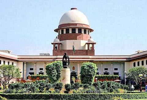 காங்.-ஜனதா தளம் (எஸ்) கூட்டணி அரசுக்கு எதிரான வழக்கு: அவசரமாக விசாரிக்க சுப்ரீம் கோர்ட்டு மறுப்பு