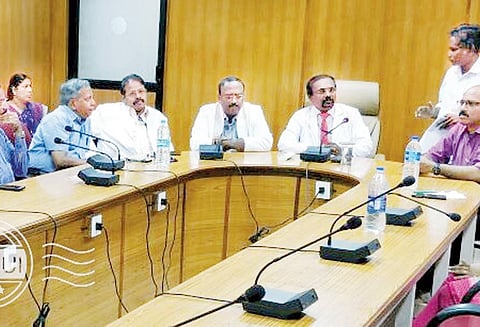 ‘நிபா’ வைரஸ் காய்ச்சல் அறிகுறிகள் என்னென்ன? அரசு மருத்துவக்கல்லூரி டீன் விளக்கம்