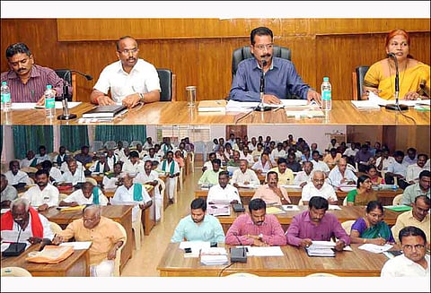 அமராவதி ஆறு- வாய்க்காலில் சாயக்கழிவுநீர் கலப்பதை தடுக்க வேண்டும்