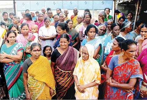 புதிதாக திறக்கப்பட இருந்த டாஸ்மாக் கடையை முற்றுகையிட்டு பொதுமக்கள் போராட்டம்