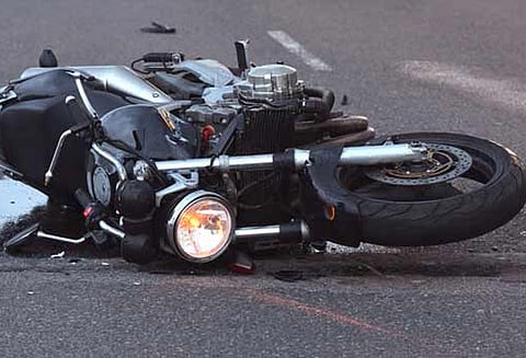 மோட்டார் சைக்கிள்-பஸ் மோதல்; சென்னை கல்லூரி மாணவர் பலி