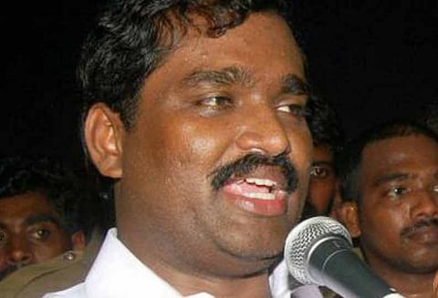 தூத்துக்குடியில் வேல்முருகன் கைது; விடுவிக்க கோரி சாலை மறியல்