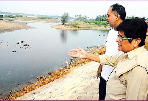 சின்னவீராம்பட்டினம் கடற்கரையில் கவர்னர் கிரண்பெடி ஆய்வு