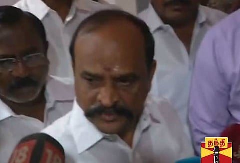 தூத்துக்குடி அரசு மருத்துவமனையில் சிகிச்சை பெறுவோரை சந்தித்து அமைச்சர் கடம்பூர் ராஜு ஆறுதல்